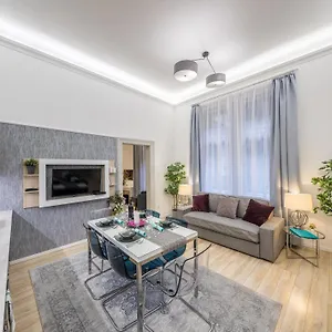 https://dfive-molnar-apartment.inbudapesthotels.com
