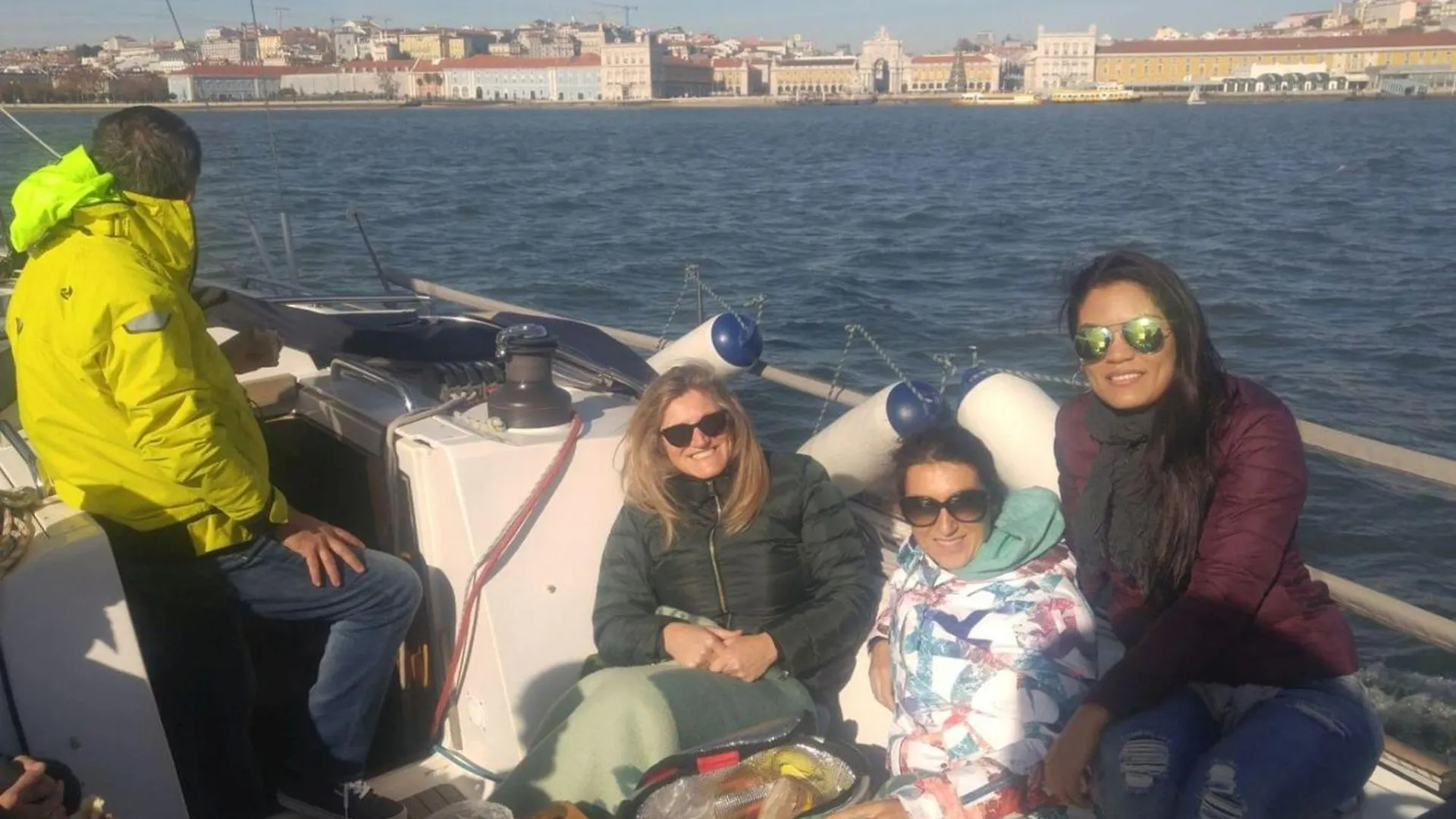 Be Local - Sleep Aboard The Santa Maria Sailing Boat In Lisbon Apartment Portugal