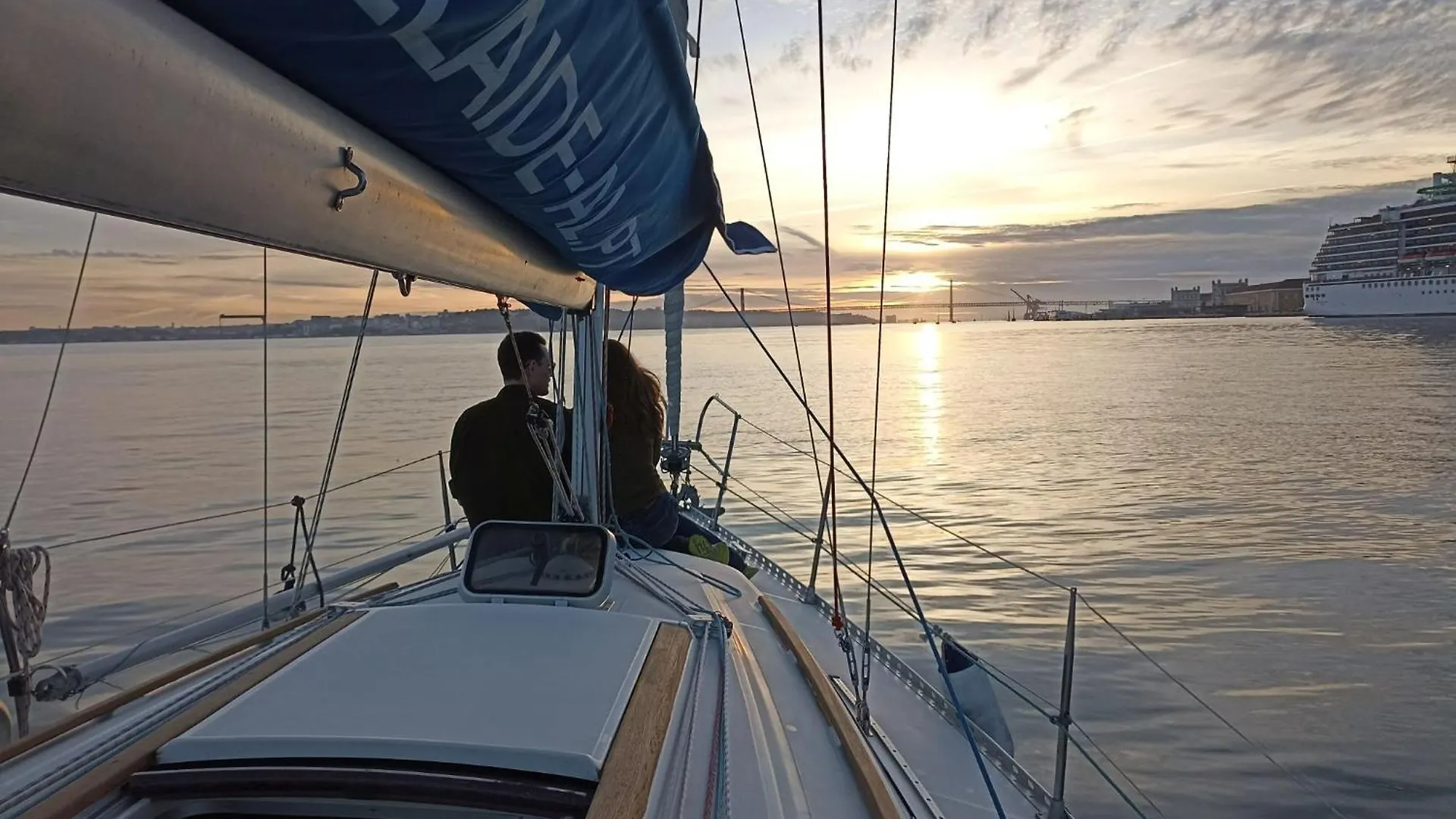 Be Local - Sleep Aboard The Santa Maria Sailing Boat In Lisbon Apartment Portugal