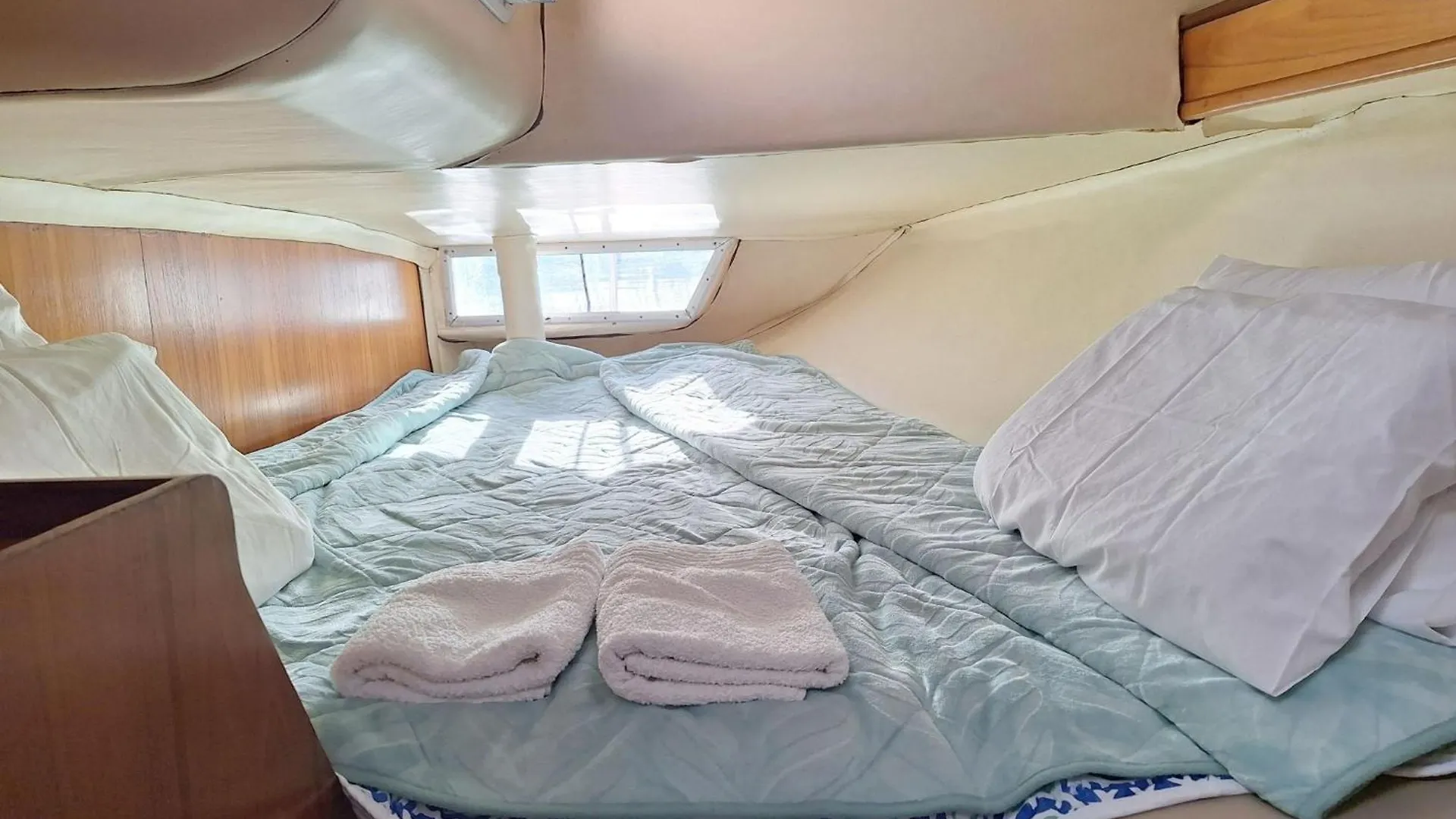 Be Local - Sleep Aboard The Santa Maria Sailing Boat In Lisbon Apartment Portugal
