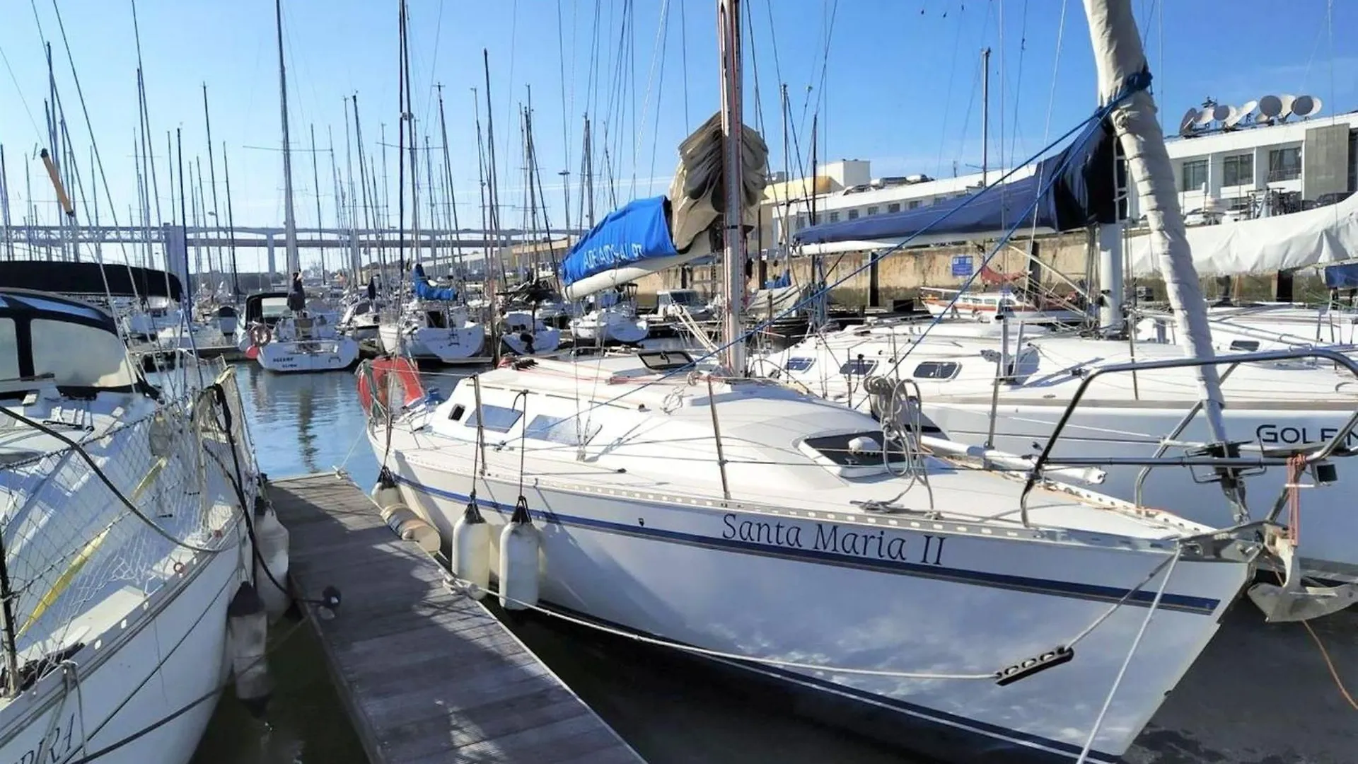 Be Local - Sleep Aboard The Santa Maria Sailing Boat In Lisbon Apartment
